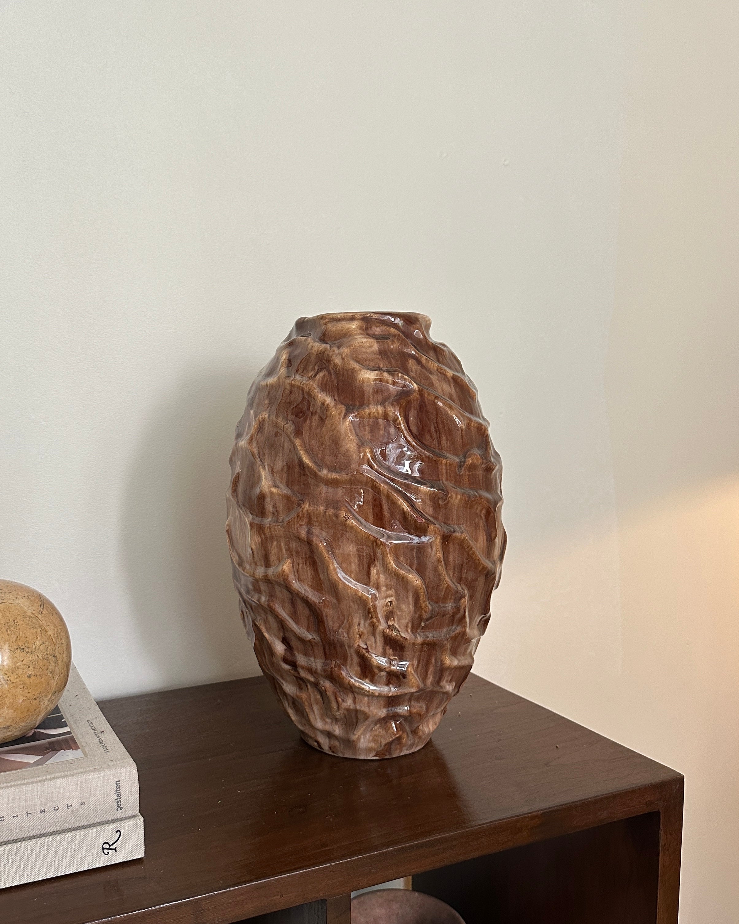 Wave vase Brown