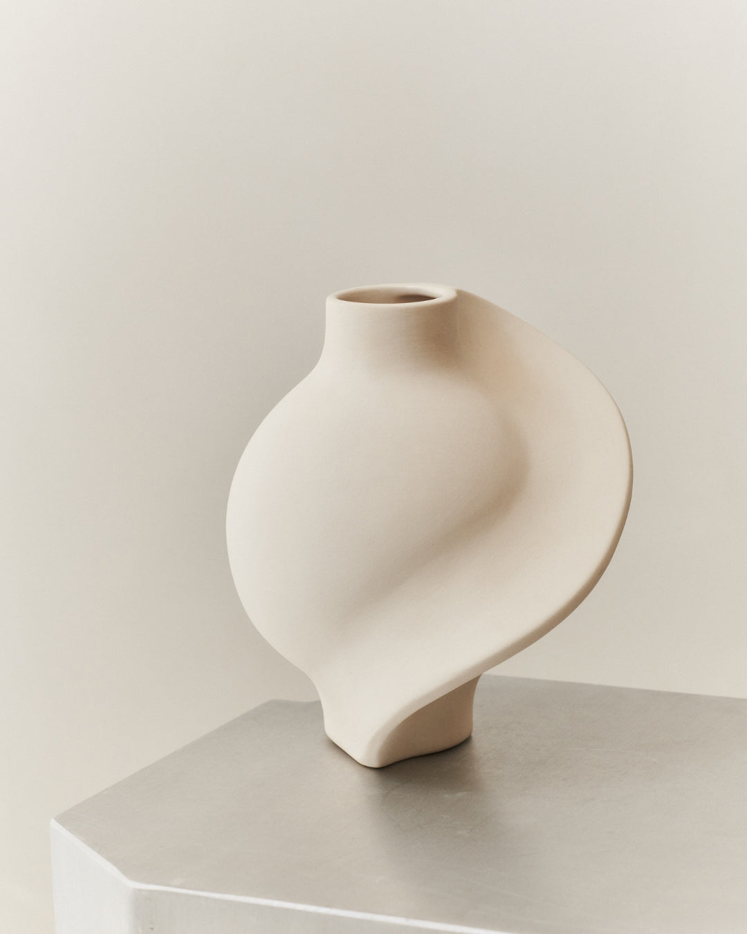 Ceramic Pirout Vase 02 Raw White