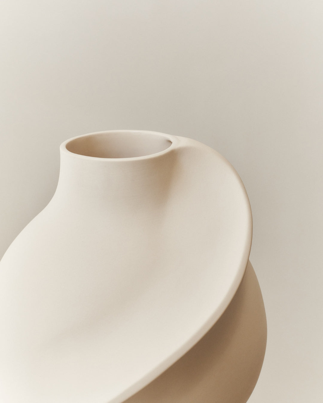 Ceramic Pirout Vase 02 Raw White