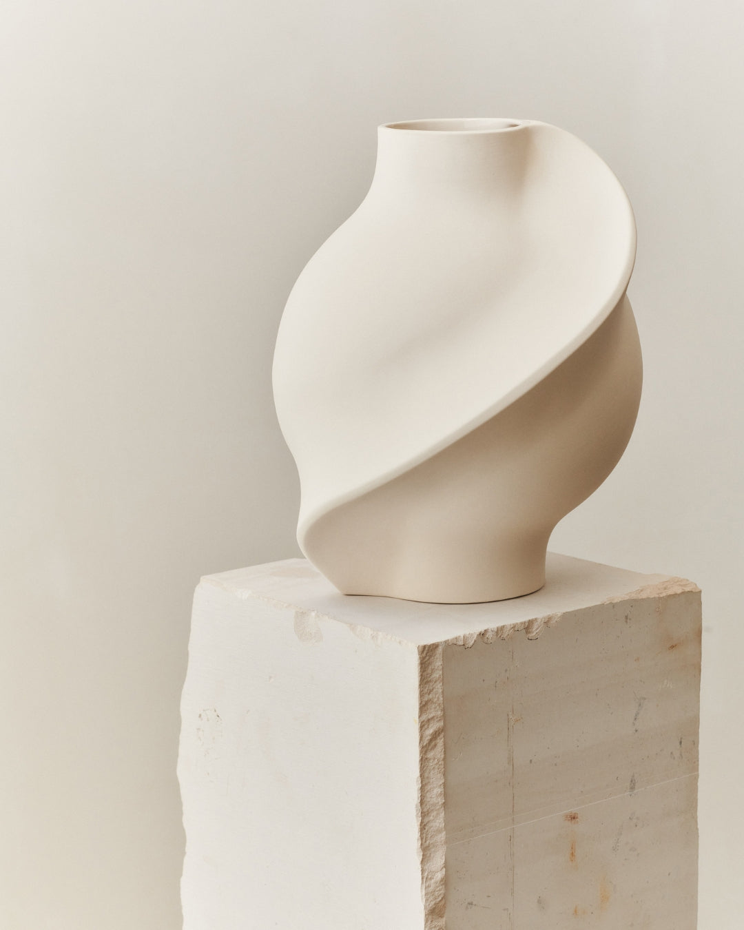 Ceramic Pirout Vase 02 Raw White