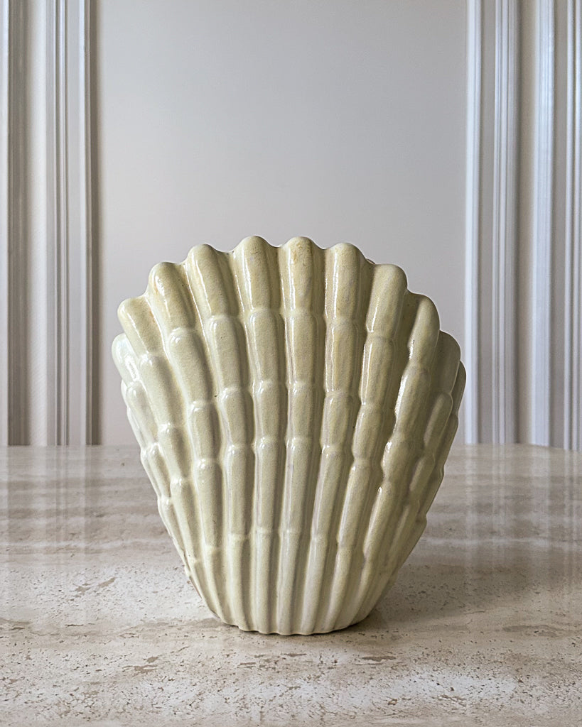 Vicke Lindstrand Clam vase